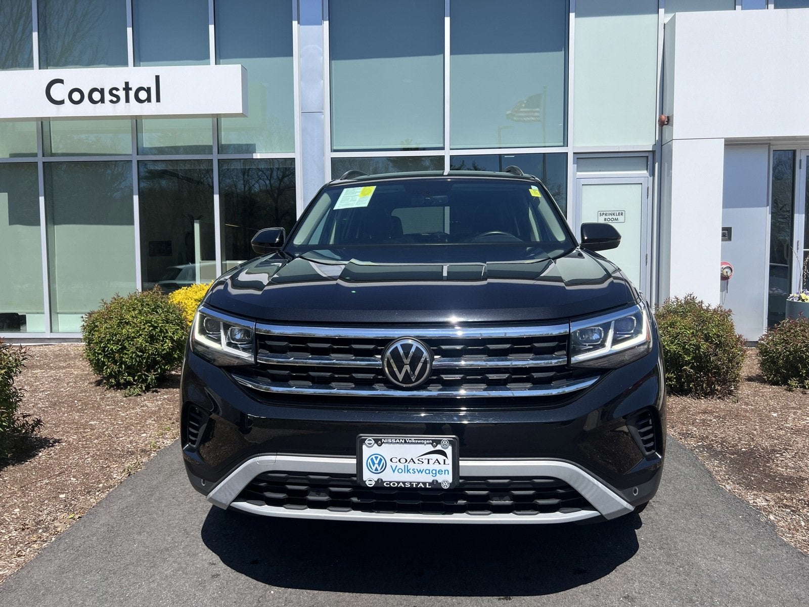 2021 Volkswagen Atlas 3.6L V6 SE w/Technology W/Panoramic Sunroof & Captains Chairs